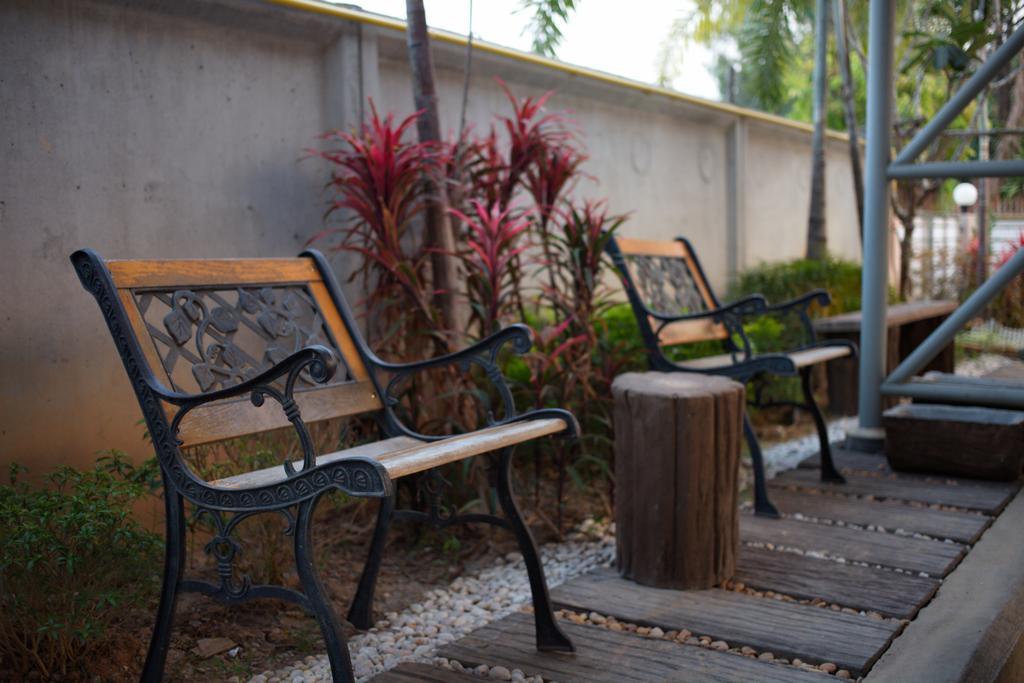 Baan Sanpoom Hotel Phitszanulok Kültér fotó