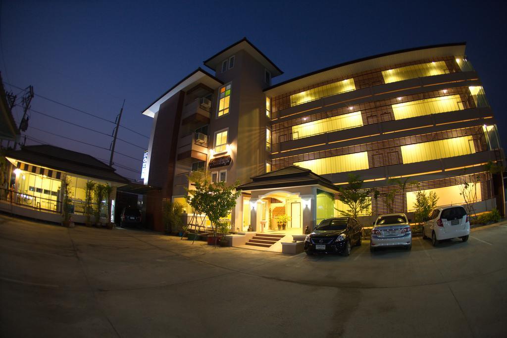 Baan Sanpoom Hotel Phitszanulok Kültér fotó