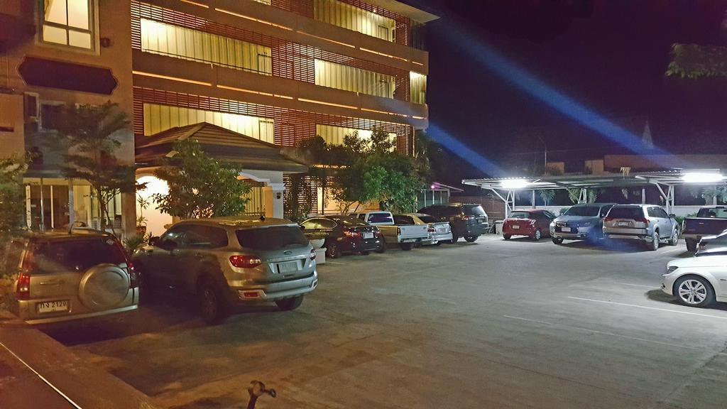 Baan Sanpoom Hotel Phitszanulok Kültér fotó